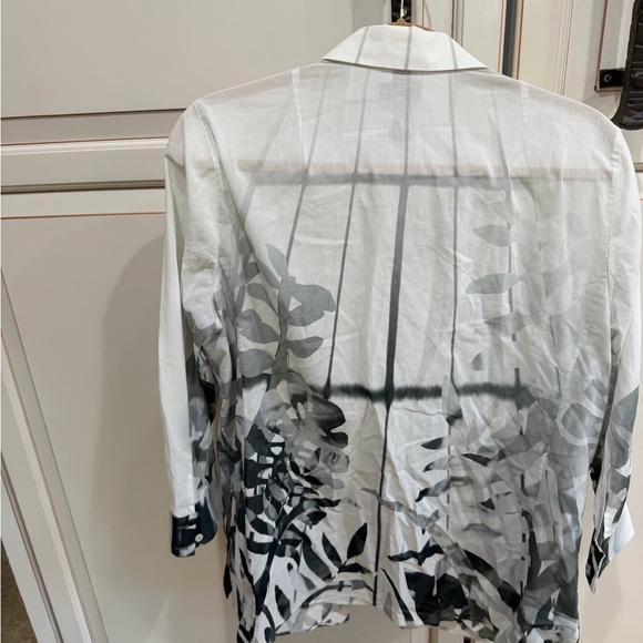 AKRIS Silk Crêpe Shirt Blouse Leaf Print Blouse (106) - Picture 3 of 5